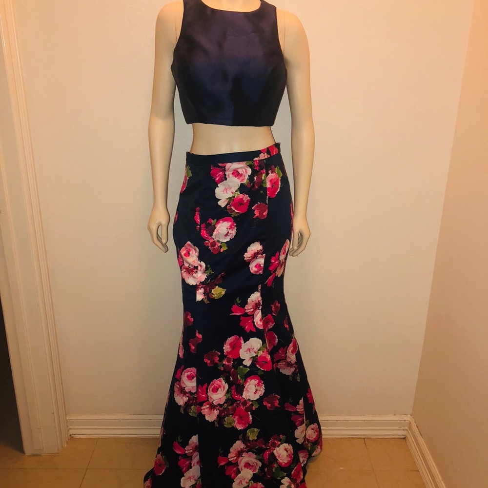BEAUTIFUL GOWN FLORAL DRESS 2 PIECES MERMAID 🛍